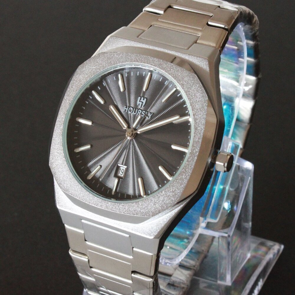 Men's Sports Watch Integrated Bracelet Black Dial 42mm - Picture 12 of 16